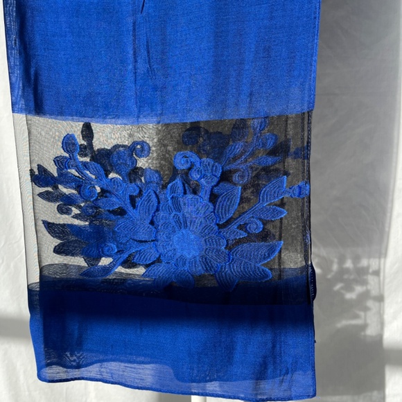 Electric blue & black cut-out silky, flowy scarf, EUC. - Picture 3 of 11
